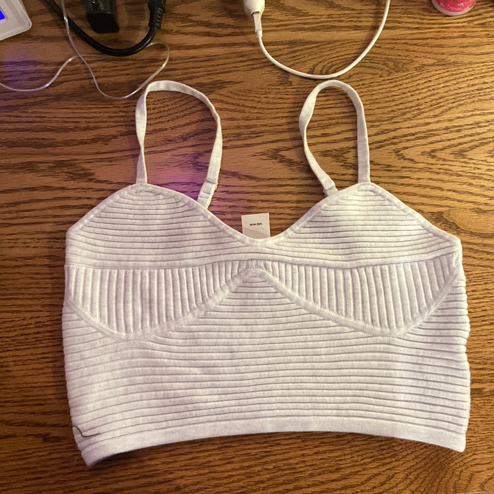 Viral aerie top